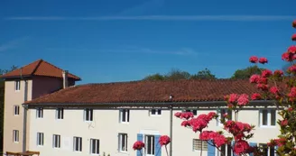 FRANCE LAKESIDE HOLIDAYS